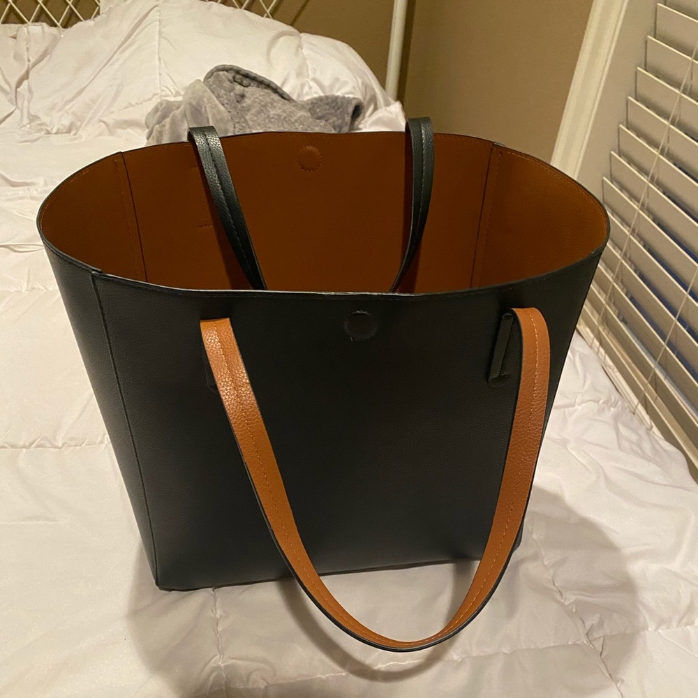 Reversible tote